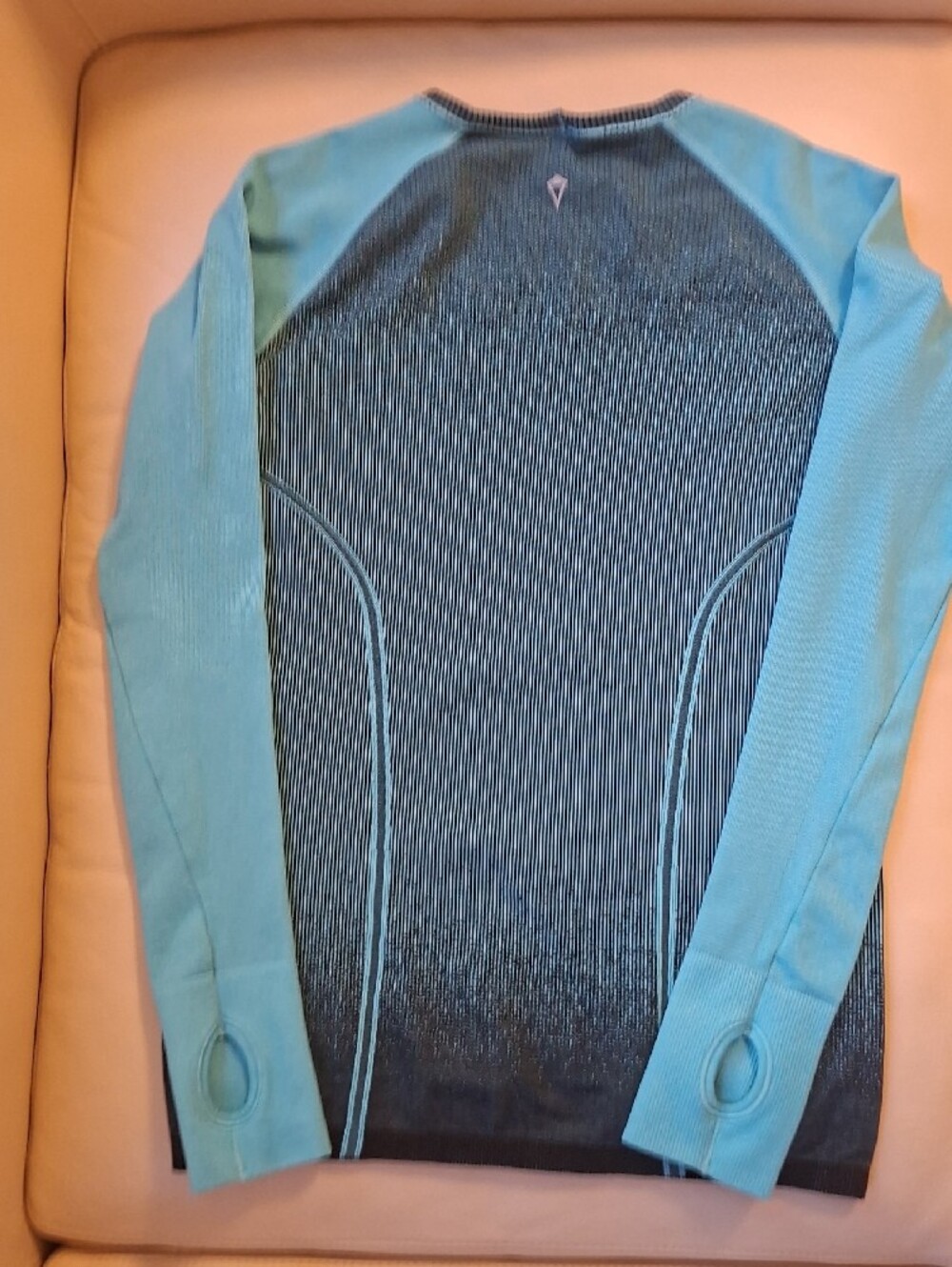 Ivivva Girl by Lululemon 🍋 Fly Tech long sleeve teal black fit thumbholes - Picture 6 of 10